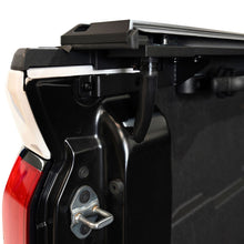 Load image into Gallery viewer, Westin Manual Retractable Tonneau Cover 24-26 Toyota Tacoma 6ft Bed Black