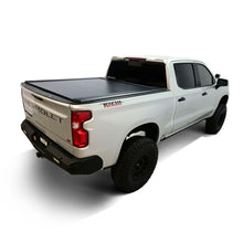 Load image into Gallery viewer, Westin 19-26 GM  Silverado/Sierra 1500 5ft 8in Bed Manual Retractable Tonneau Cover - Black