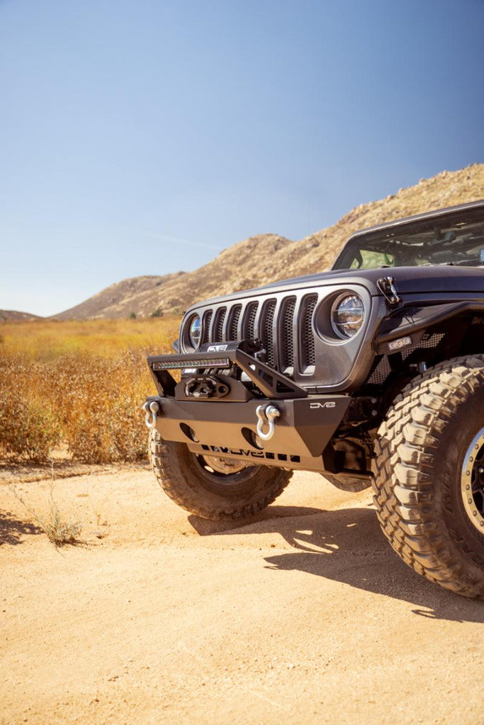 DV8 Offroad 07-23 Jeep Wrangler/Gladiator JT/JK/JL FS-25 Stubby Front Bumper w/Plated Bull Bar - Corvette Realm