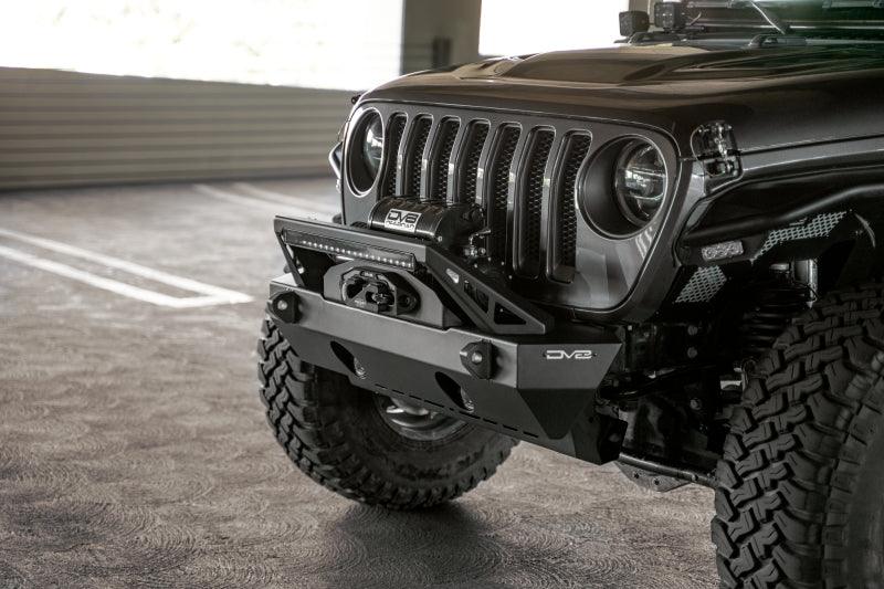 DV8 Offroad 07-23 Jeep Wrangler/Gladiator JT/JK/JL FS-25 Stubby Front Bumper w/Plated Bull Bar - Corvette Realm