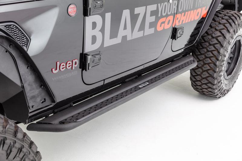 Go Rhino 18-20 Jeep Wrangler JLU Dominator Extreme DSS SideSteps Complete Kit w/SideStep + Brkts - Corvette Realm