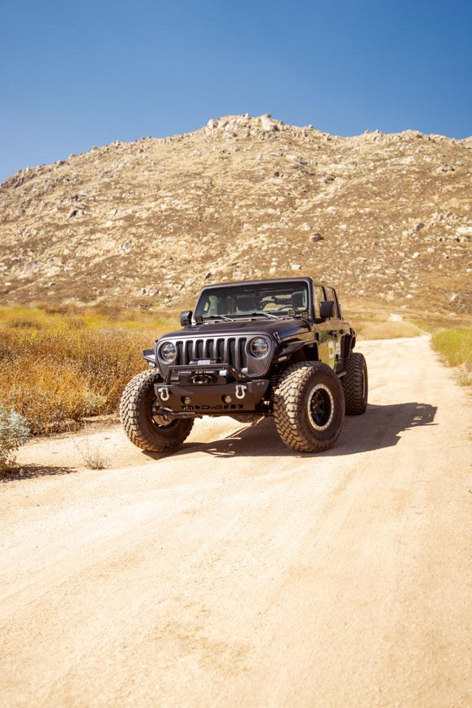 DV8 Offroad 07-23 Jeep Wrangler/Gladiator JT/JK/JL FS-25 Stubby Front Bumper w/Plated Bull Bar - Corvette Realm