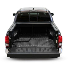 Load image into Gallery viewer, Westin 16-23 Toyota Tacoma 5ft 5in Bed Manual Retractable Tonneau Cover - Black